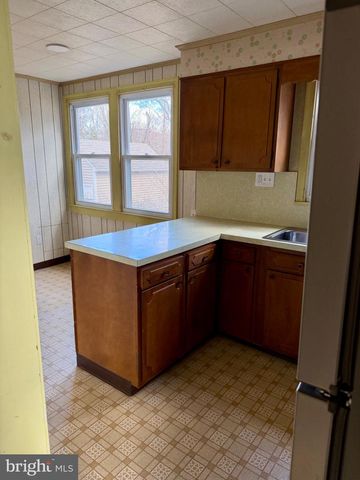 4023 WOODLAND DR, Fairfax, VA 22030