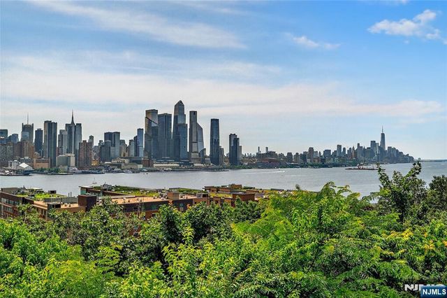 899 Boulevard East 4O, Weehawken, NJ 07086