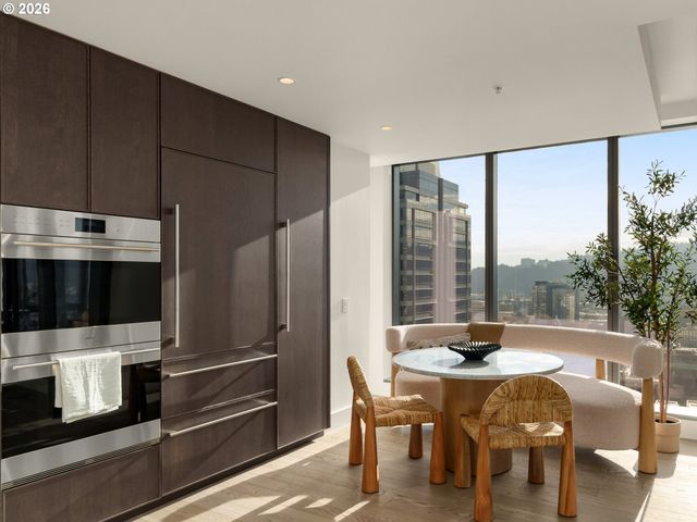 550 Sw 10TH Ave 2601, Portland, OR 97205