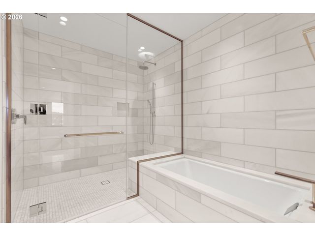 550 Sw 10TH Ave 2601, Portland, OR 97205