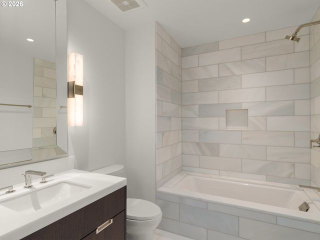 550 Sw 10TH Ave 2601, Portland, OR 97205
