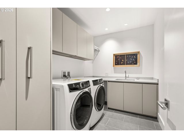 550 Sw 10TH Ave 2601, Portland, OR 97205