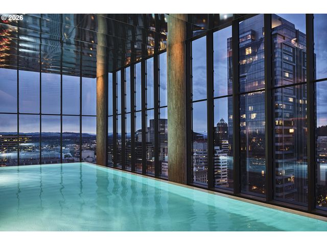 550 Sw 10TH Ave 2601, Portland, OR 97205