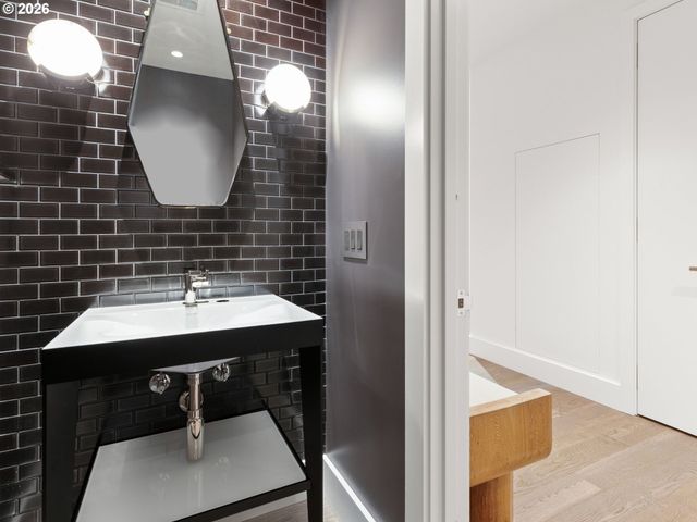 550 Sw 10TH Ave 2601, Portland, OR 97205