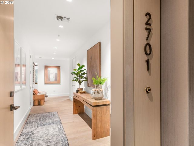 550 Sw 10TH Ave 2601, Portland, OR 97205