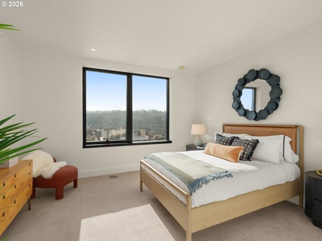 550 Sw 10TH Ave 2601, Portland, OR 97205
