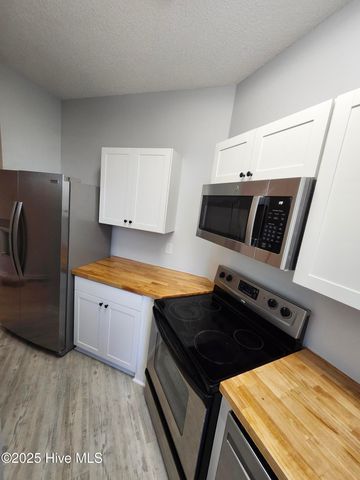 4240 Wilshire Boulevard 305-E, Wilmington, NC 28403