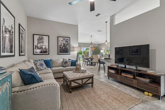 193 Little Owl Ln, St Augustine, FL 32086