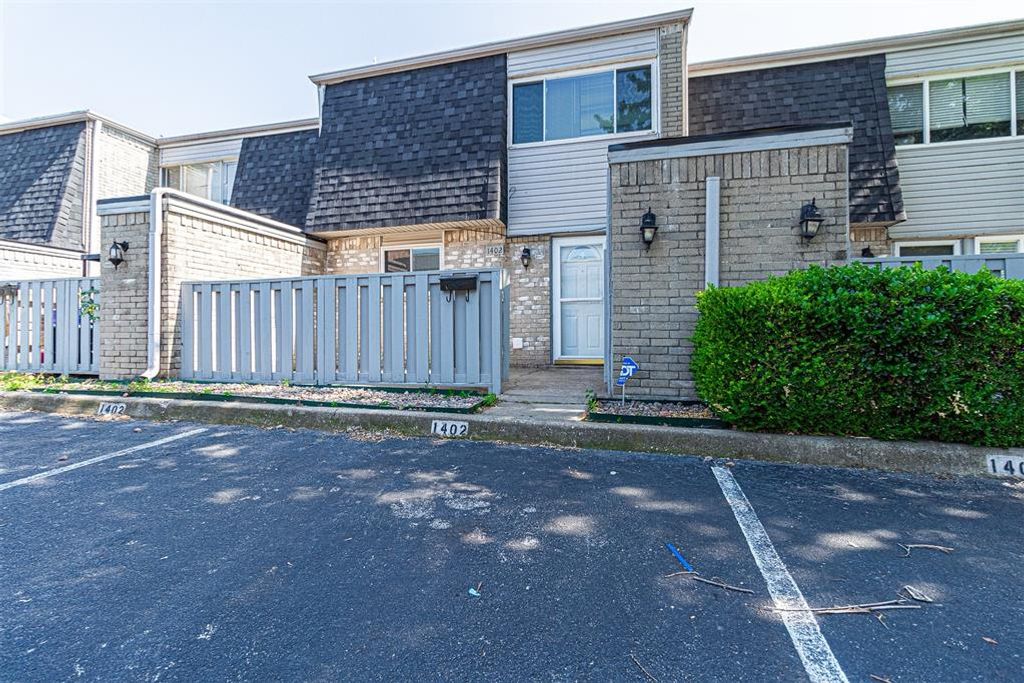 Image 1 of property listing at 1402 Bill Carrol Drive, Norman, OK 73071