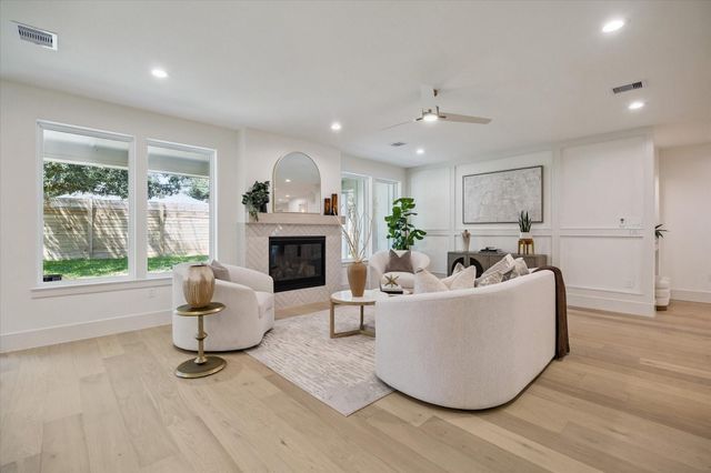 10422 Timberoak Drive, Houston, TX 77043