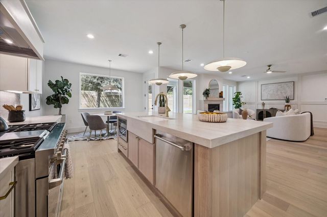 10422 Timberoak Drive, Houston, TX 77043