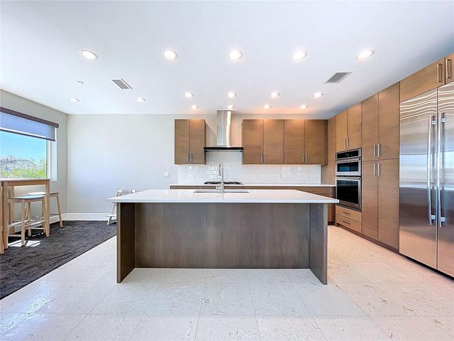 306 BAY PLZ, Treasure Island, FL 33706