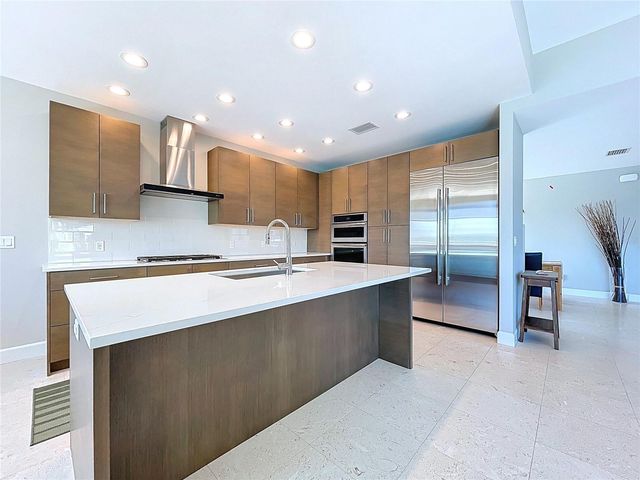 306 BAY PLZ, Treasure Island, FL 33706