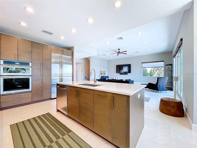 306 BAY PLZ, Treasure Island, FL 33706