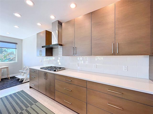 306 BAY PLZ, Treasure Island, FL 33706