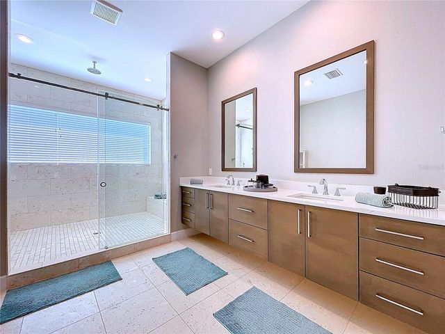 306 BAY PLZ, Treasure Island, FL 33706