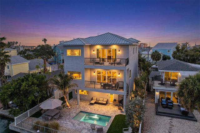 306 BAY PLZ, Treasure Island, FL 33706