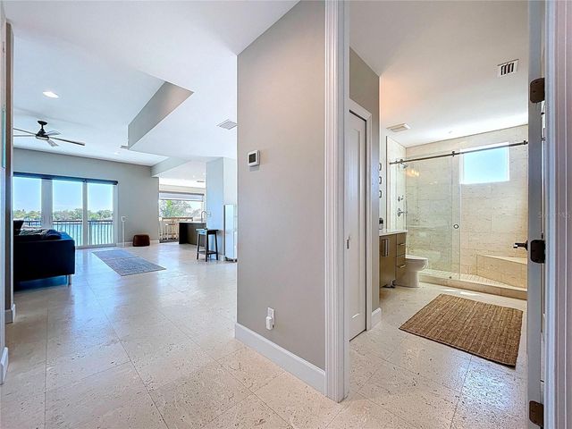 306 BAY PLZ, Treasure Island, FL 33706