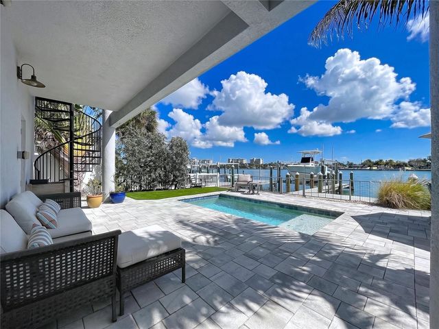 306 BAY PLZ, Treasure Island, FL 33706