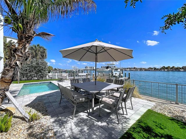 306 BAY PLZ, Treasure Island, FL 33706