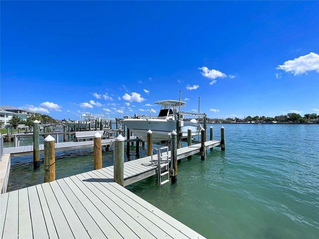 306 BAY PLZ, Treasure Island, FL 33706