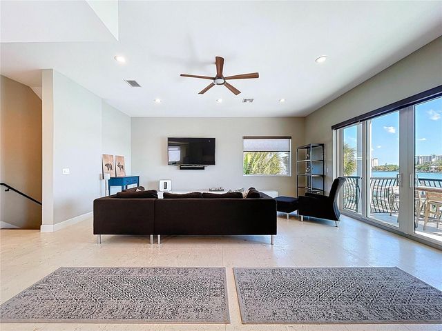 306 BAY PLZ, Treasure Island, FL 33706