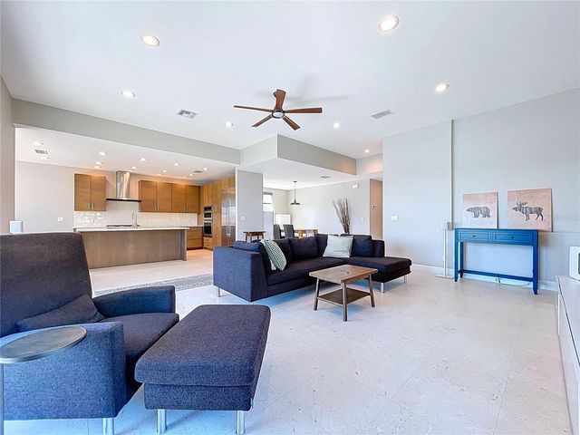 306 BAY PLZ, Treasure Island, FL 33706