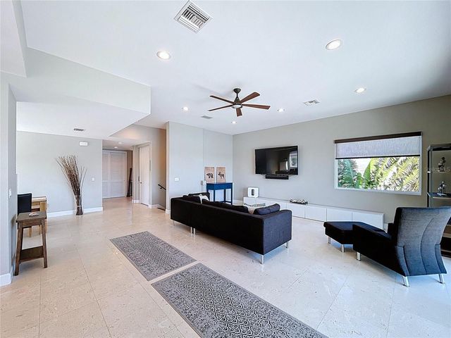 306 BAY PLZ, Treasure Island, FL 33706