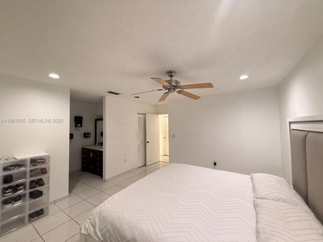 13320 SW 26th Ter ., Miami, FL 33175