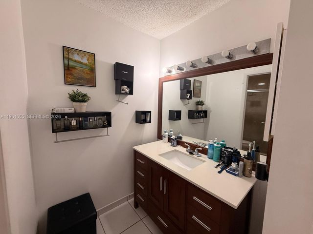 13320 SW 26th Ter ., Miami, FL 33175