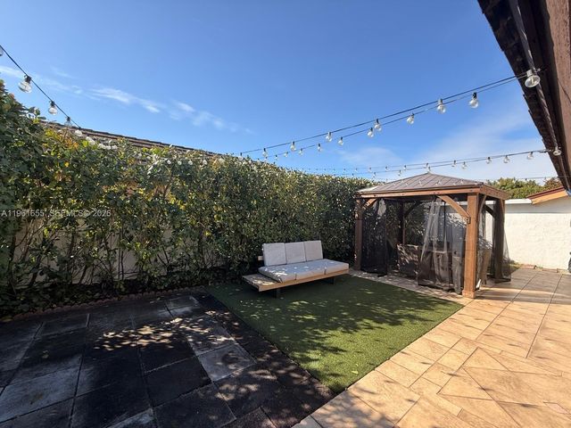 13320 SW 26th Ter ., Miami, FL 33175