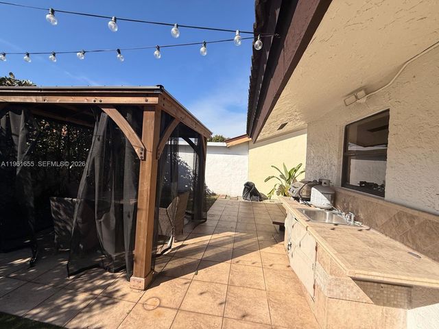 13320 SW 26th Ter ., Miami, FL 33175