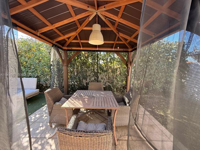 13320 SW 26th Ter ., Miami, FL 33175