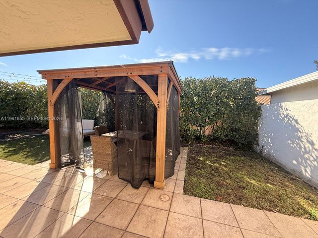 13320 SW 26th Ter ., Miami, FL 33175