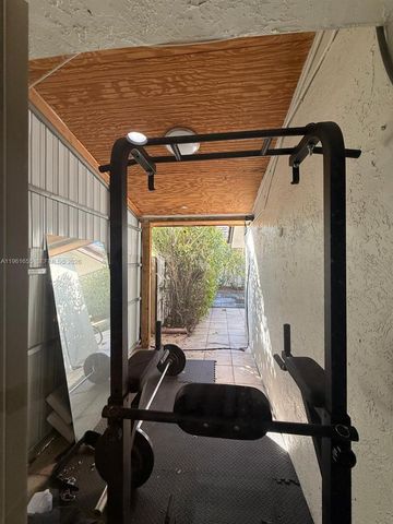 13320 SW 26th Ter ., Miami, FL 33175