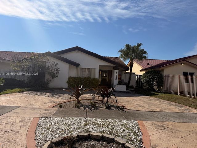 13320 SW 26th Ter ., Miami, FL 33175