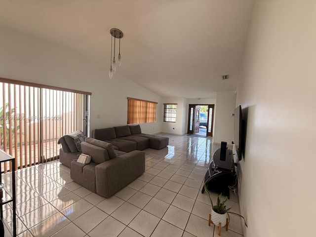 13320 SW 26th Ter ., Miami, FL 33175