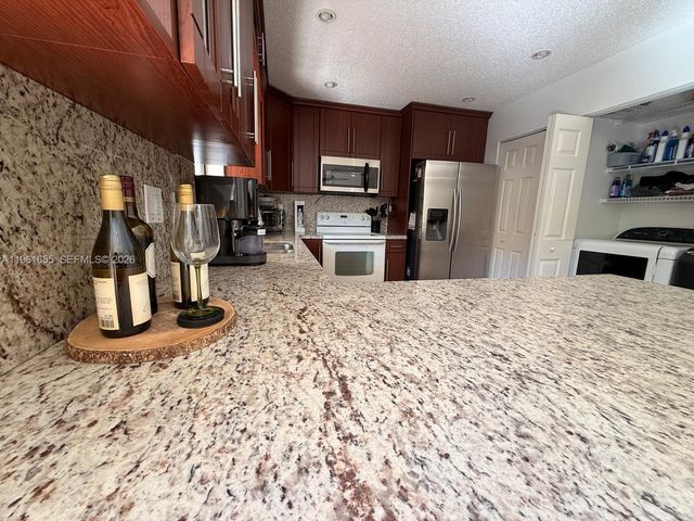 13320 SW 26th Ter ., Miami, FL 33175