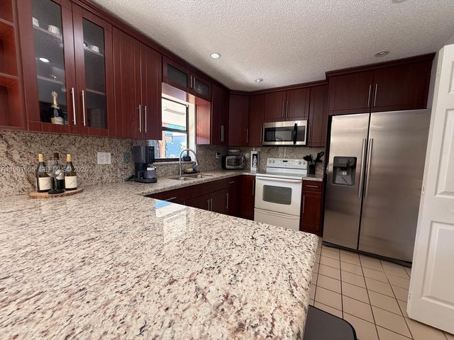 13320 SW 26th Ter ., Miami, FL 33175