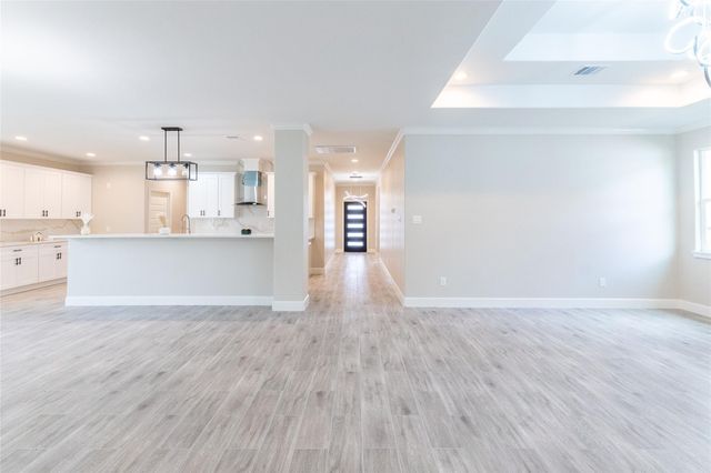 1055 Road 5203, Cleveland, TX 77327