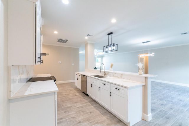 1055 Road 5203, Cleveland, TX 77327