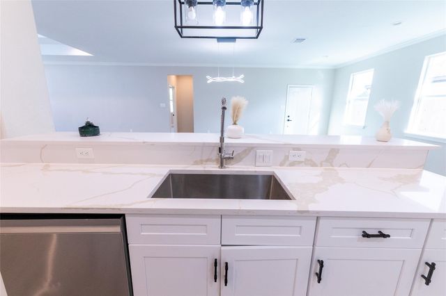 1055 Road 5203, Cleveland, TX 77327