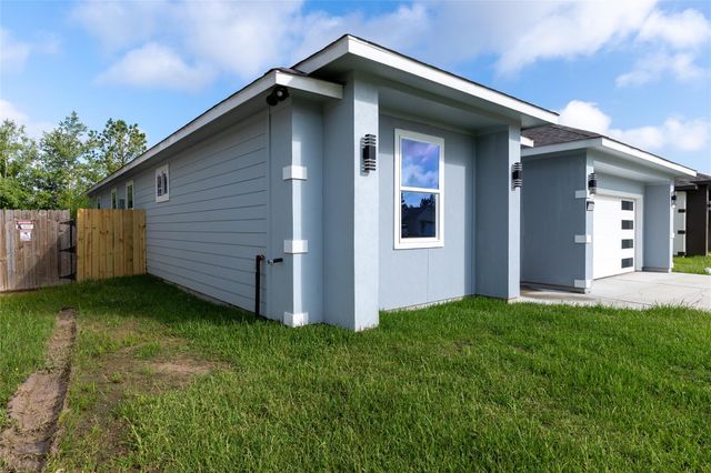 1055 Road 5203, Cleveland, TX 77327