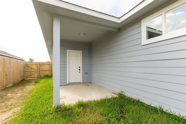 1055 Road 5203, Cleveland, TX 77327