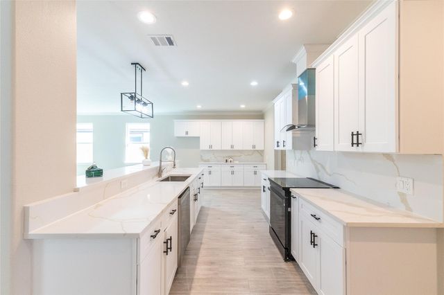 1055 Road 5203, Cleveland, TX 77327