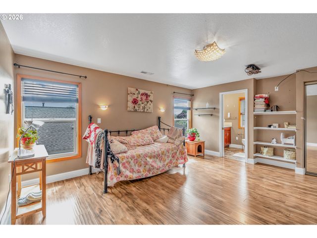 21498 Sw JAY St, Beaverton, OR 97003
