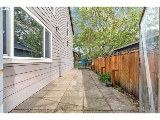 21498 Sw JAY St, Beaverton, OR 97003