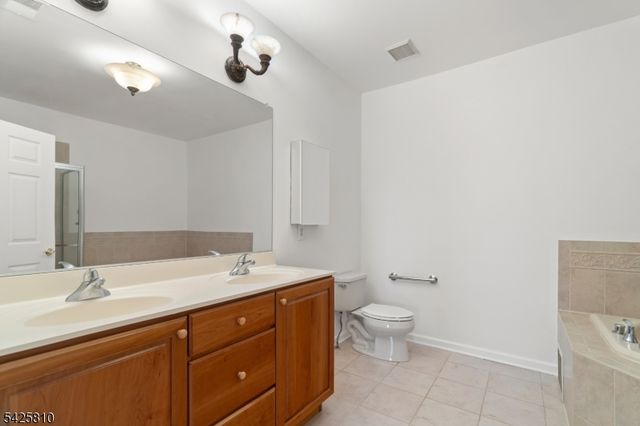 119 Ridgeview Ln, Mount Arlington Boro, NJ 07856