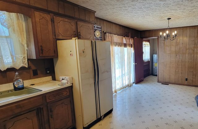 1150 Claylick Rd, White Bluff, TN 37187