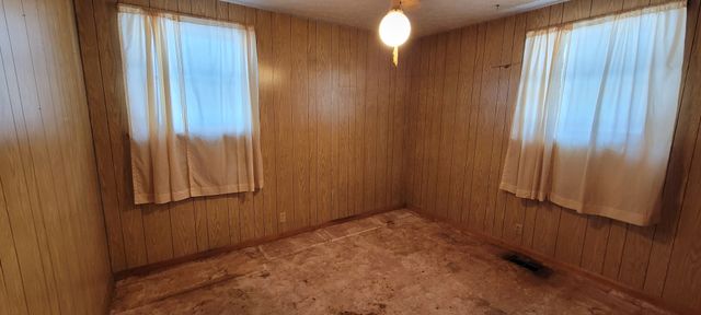 1150 Claylick Rd, White Bluff, TN 37187